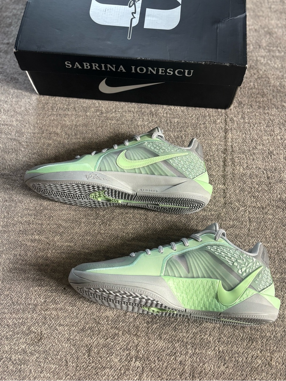 Nike Women's Sabrina 2 'Fresh Mint' basketball sneaker, Size 8